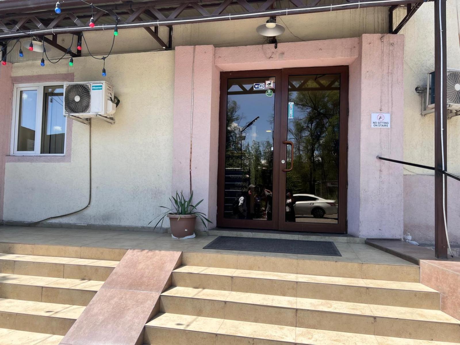 Highland Holiday Home Hostel Yerevan Exterior photo